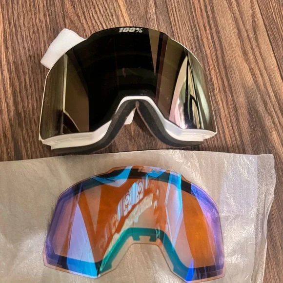 Goggles - moto or snow 100% with two lenses
